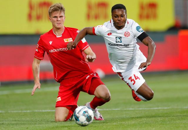 首先是刘若 首先是刘若