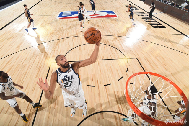 赛场氛围紧 赛场氛围紧